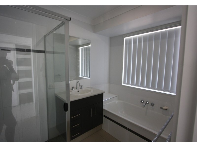 35 HAWKESBURY AVE, Pacific Pines QLD 4211