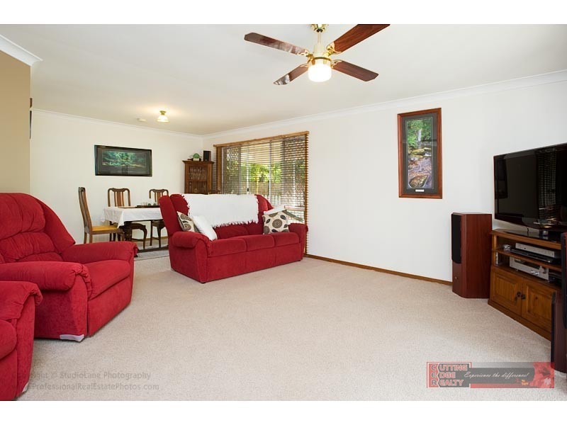 64a California Dr, Oxenford QLD 4210