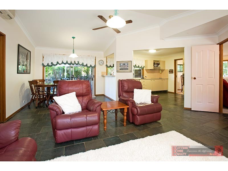 64a CALIFORNIA DR, Oxenford QLD 4210