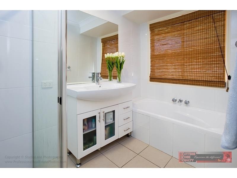 7 Polynesia Avenue, Pacific Pines QLD 4211