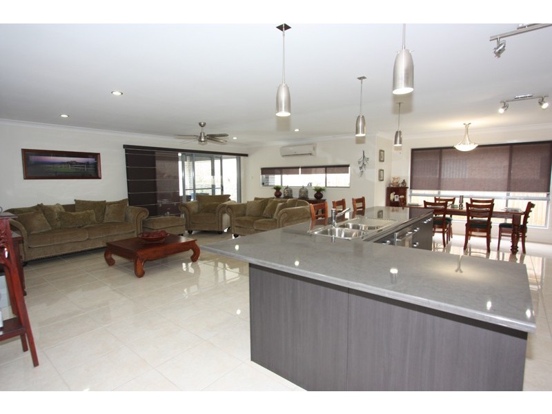 16 Hawkesbury, Pacific Pines QLD 4211