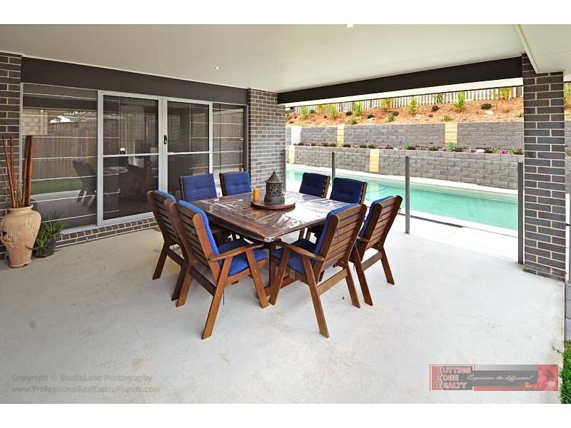 16 Hawkesbury, Pacific Pines QLD 4211