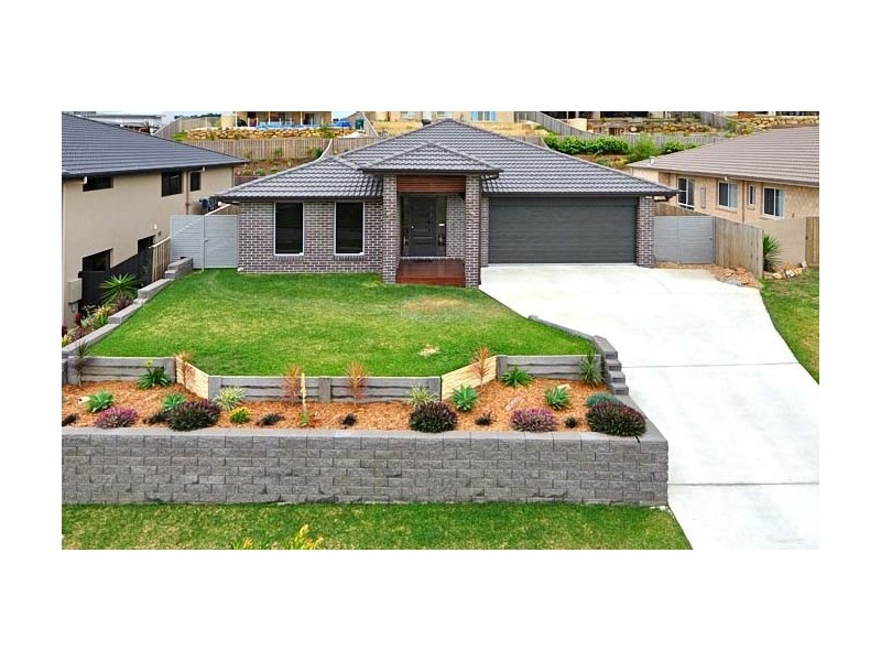 16 Hawkesbury, Pacific Pines QLD 4211