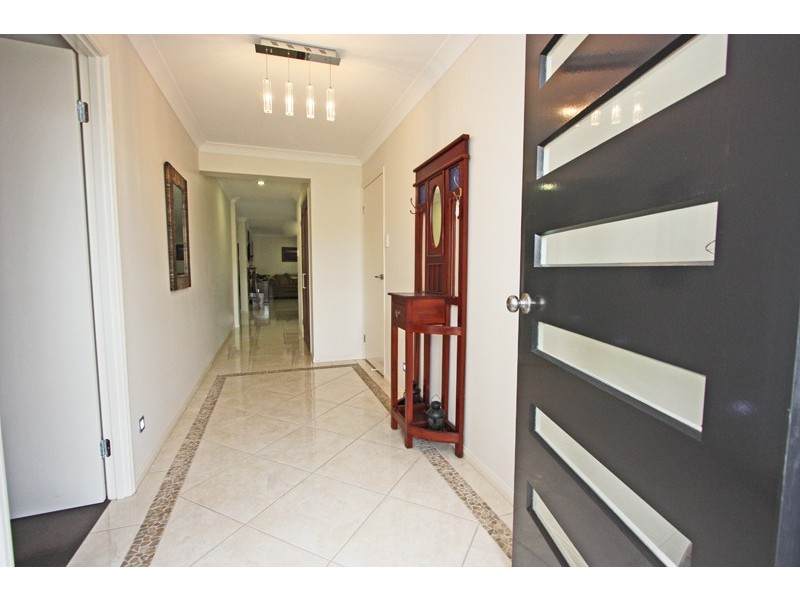 16 Hawkesbury, Pacific Pines QLD 4211