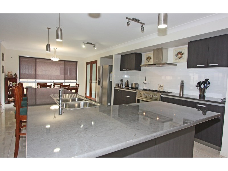 16 Hawkesbury, Pacific Pines QLD 4211