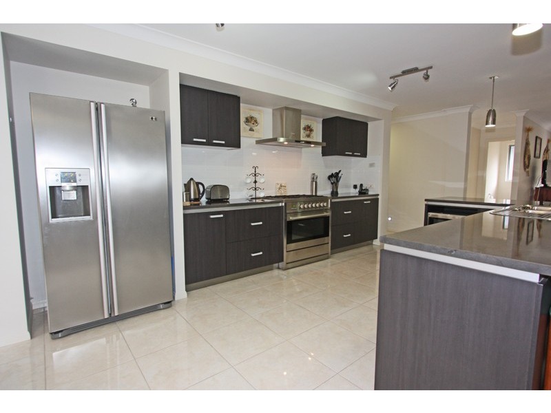16 Hawkesbury, Pacific Pines QLD 4211