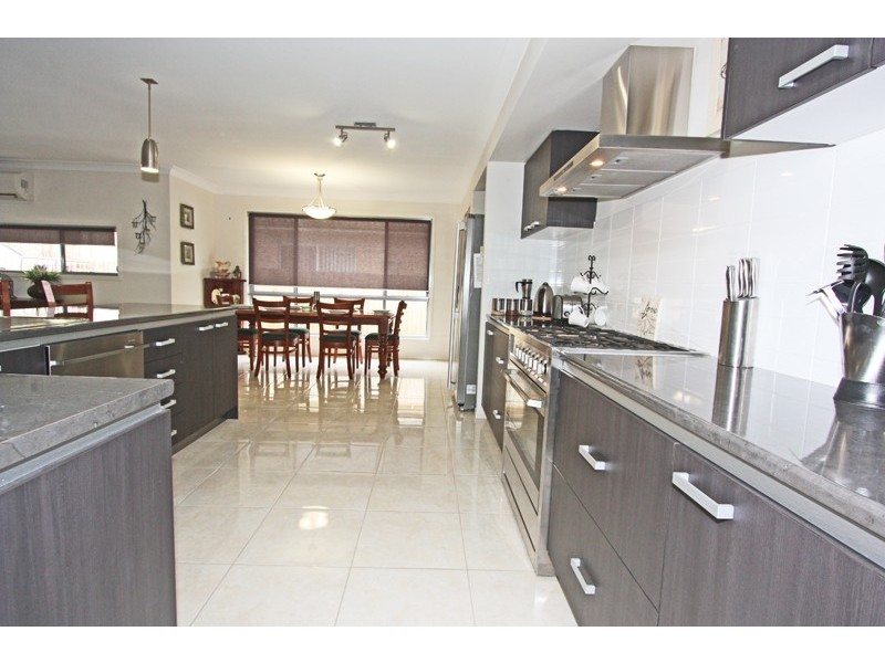 16 Hawkesbury, Pacific Pines QLD 4211