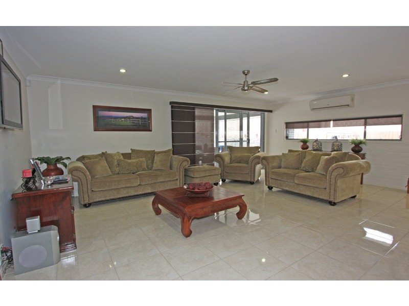 16 Hawkesbury, Pacific Pines QLD 4211