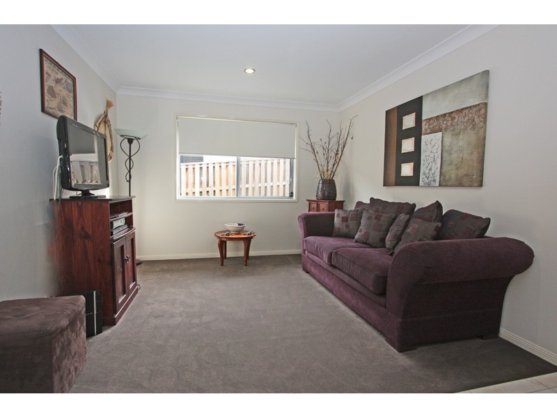 16 Hawkesbury, Pacific Pines QLD 4211