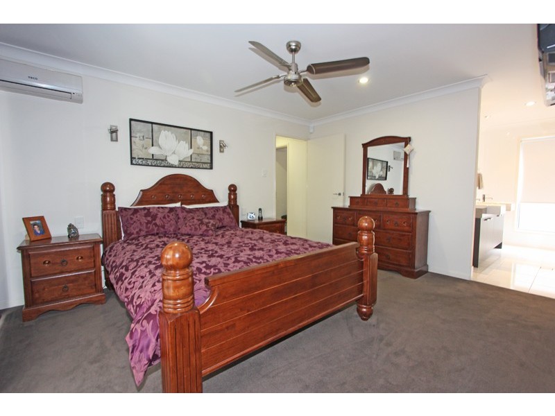 16 Hawkesbury, Pacific Pines QLD 4211