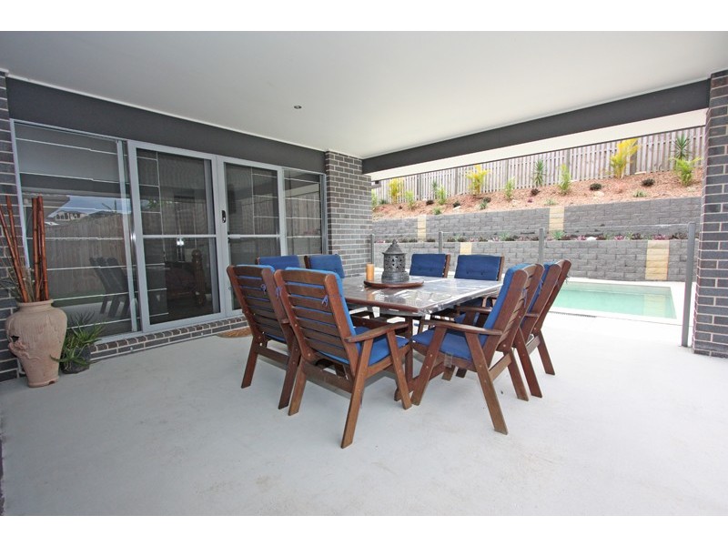 16 Hawkesbury, Pacific Pines QLD 4211