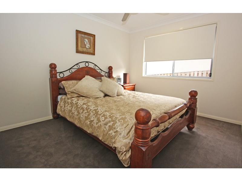 16 Hawkesbury, Pacific Pines QLD 4211