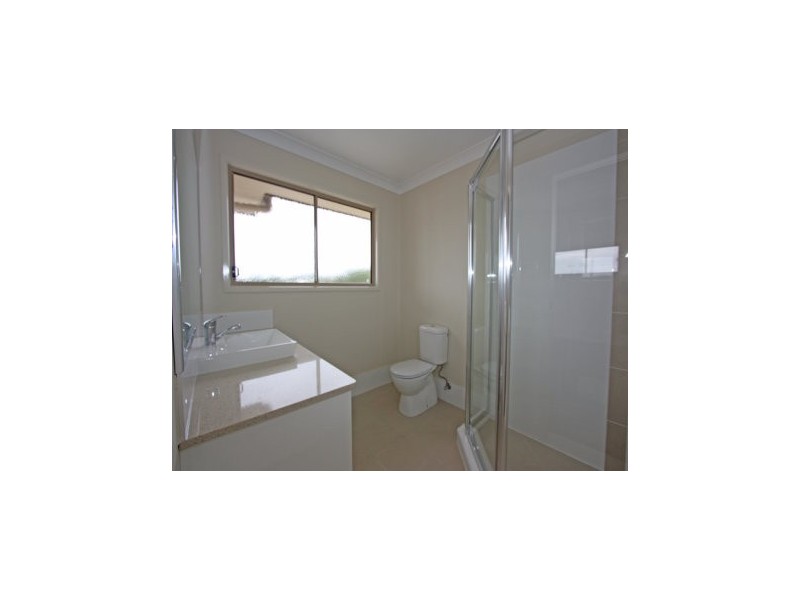 27 HADRIAN ST, Pacific Pines QLD 4211