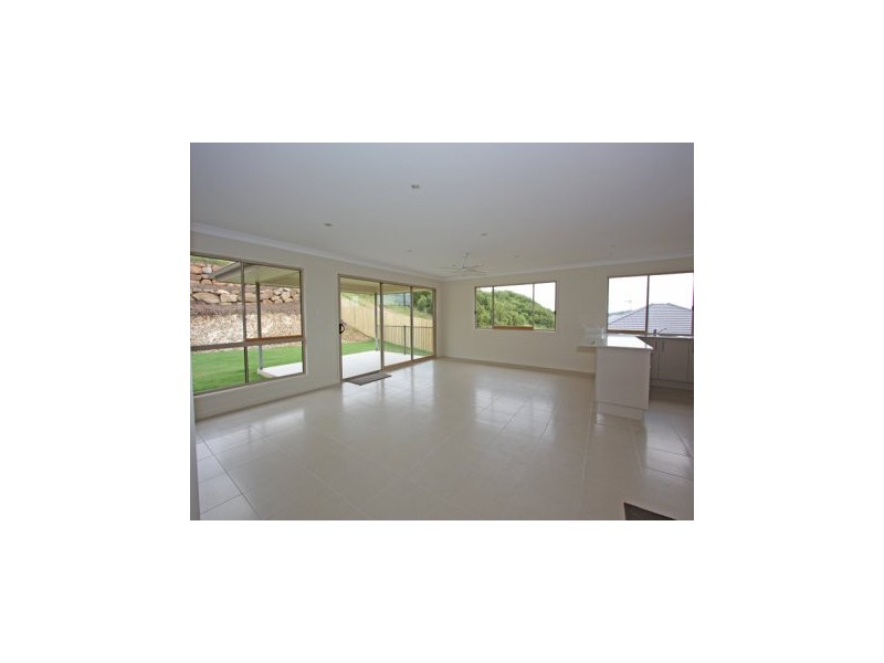 27 HADRIAN ST, Pacific Pines QLD 4211