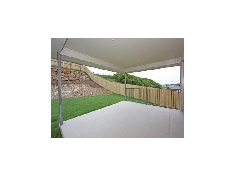 27 HADRIAN ST, Pacific Pines QLD 4211