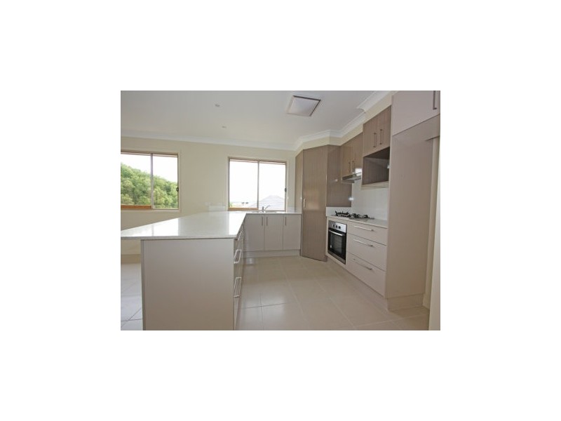 27 HADRIAN ST, Pacific Pines QLD 4211