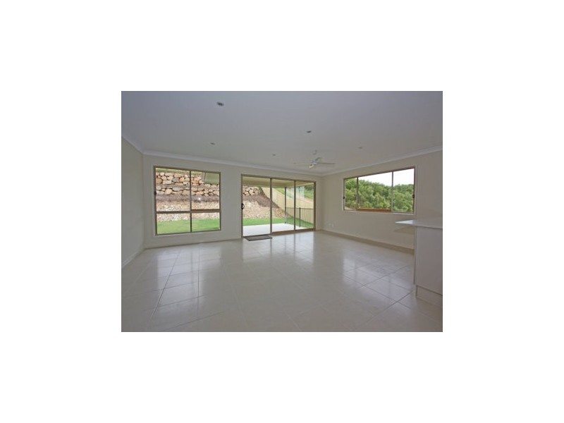 27 HADRIAN ST, Pacific Pines QLD 4211