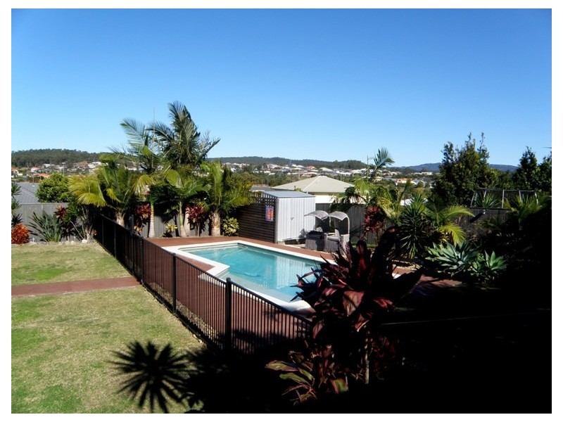 2 Salvado Dr, Pacific Pines QLD 4211