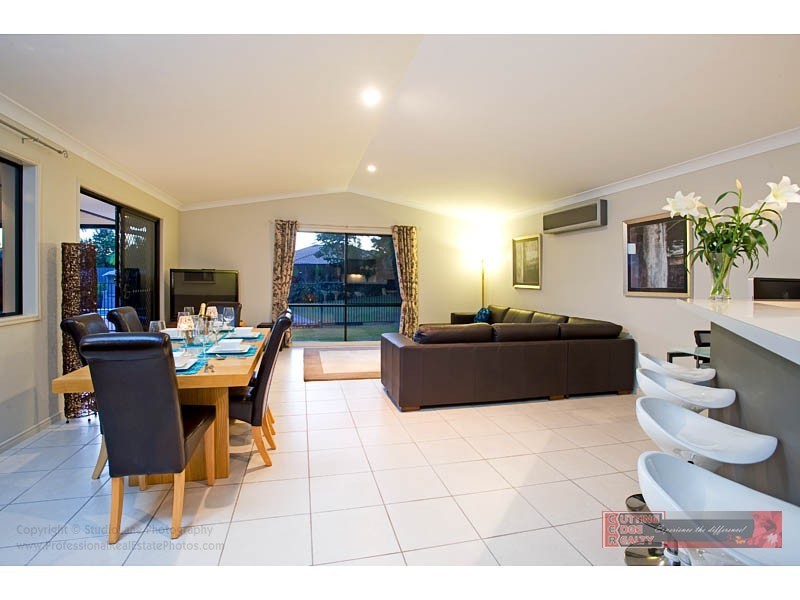 2 Salvado Dr, Pacific Pines QLD 4211