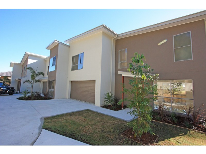 3/1 Aspect place, Pacific Pines QLD 4211