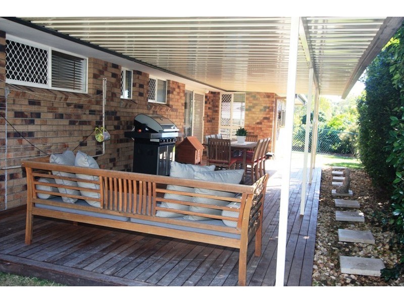 11 PINEBARK AVE, Oxenford QLD 4210