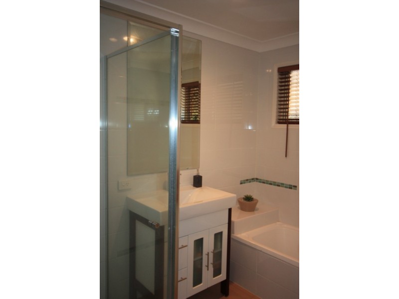 11 PINEBARK AVE, Oxenford QLD 4210