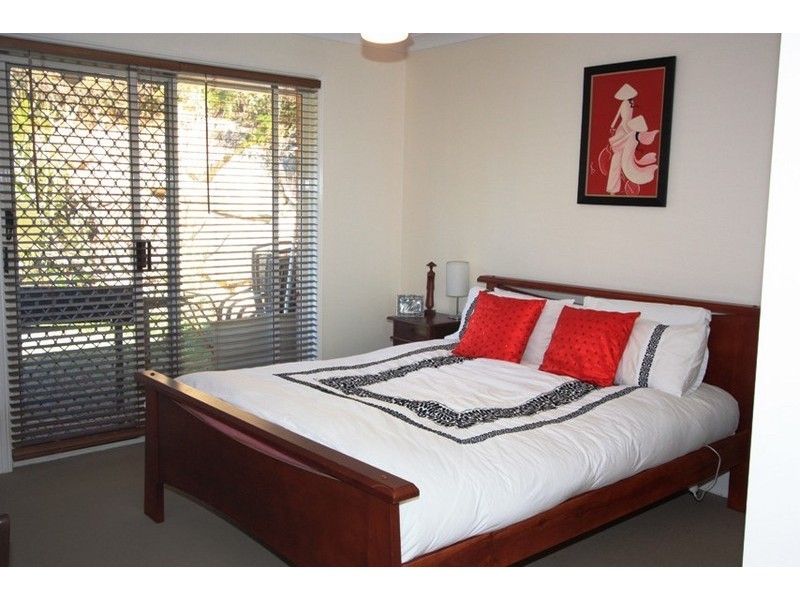 11 PINEBARK AVE, Oxenford QLD 4210