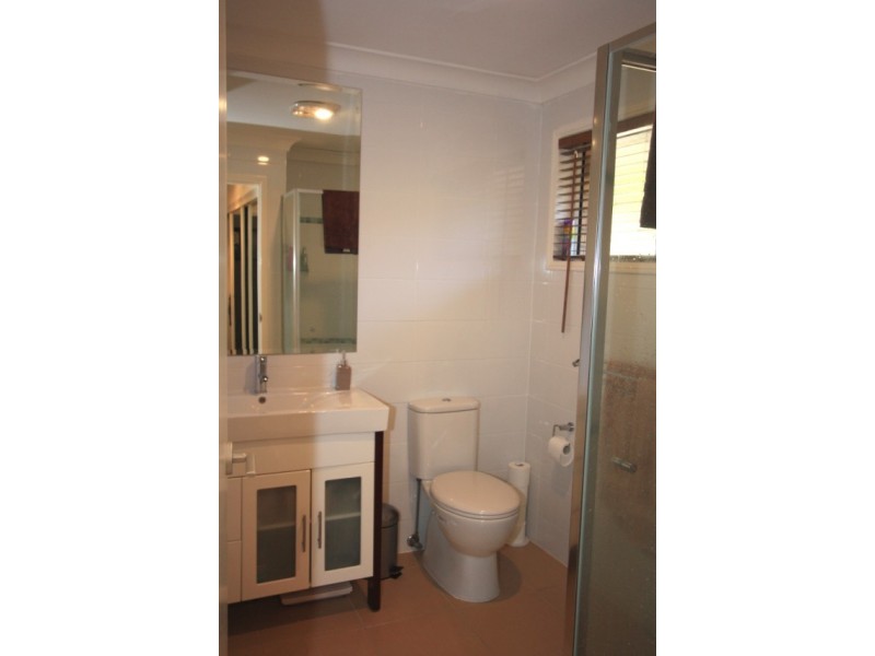 11 PINEBARK AVE, Oxenford QLD 4210