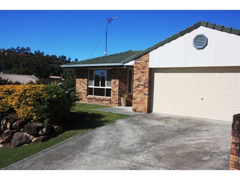 11 PINEBARK AVE, Oxenford QLD 4210