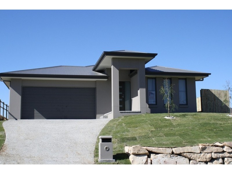 16 FLETCHER ST, Pacific Pines QLD 4211