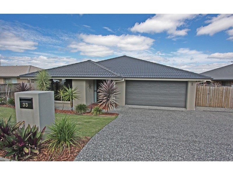 33 HAWKESBURY AVE, Pacific Pines QLD 4211