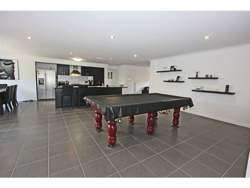 33 HAWKESBURY AVE, Pacific Pines QLD 4211