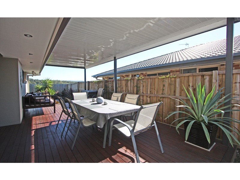 33 HAWKESBURY AVE, Pacific Pines QLD 4211