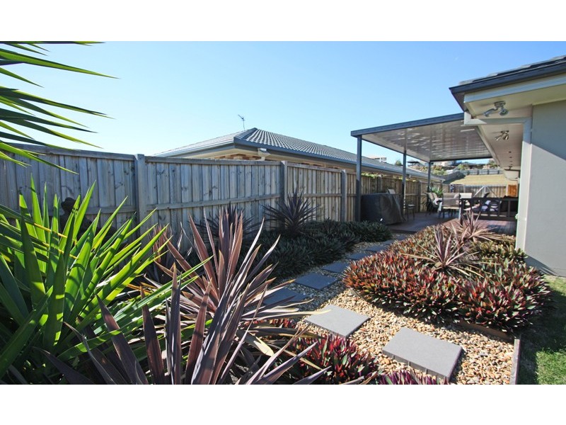 33 HAWKESBURY AVE, Pacific Pines QLD 4211