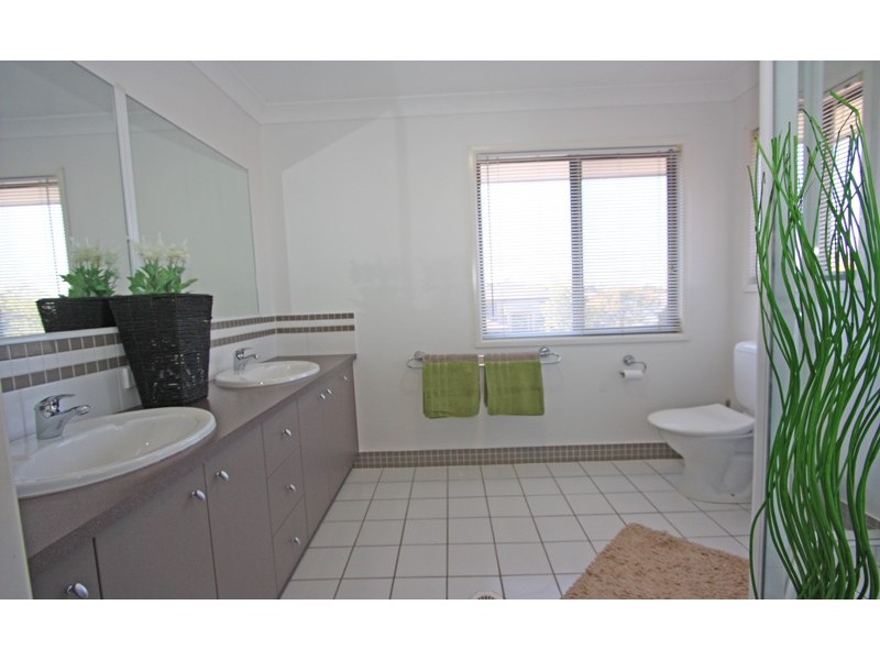 14 Mellum Cct, Pacific Pines QLD 4211