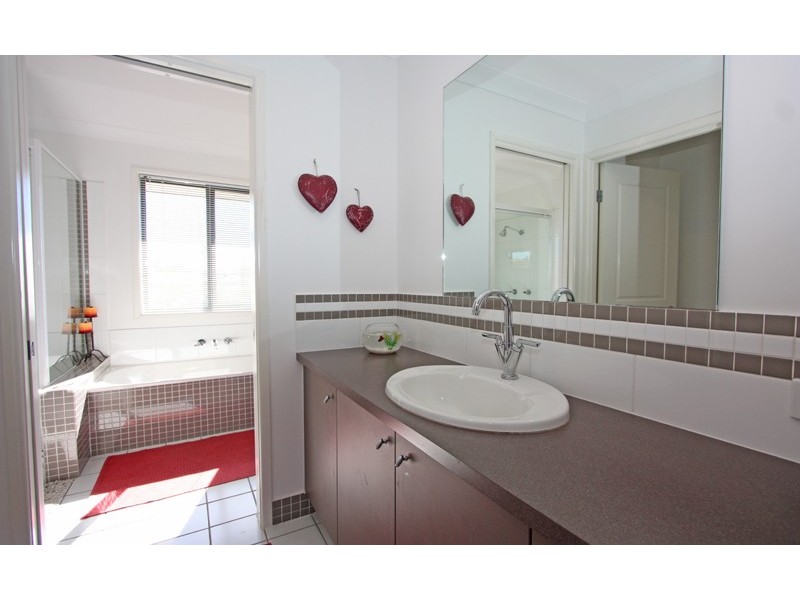 14 Mellum Cct, Pacific Pines QLD 4211