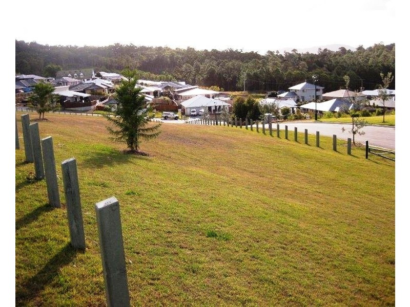 15 Flame Trees Cresent, Maudsland QLD 4210