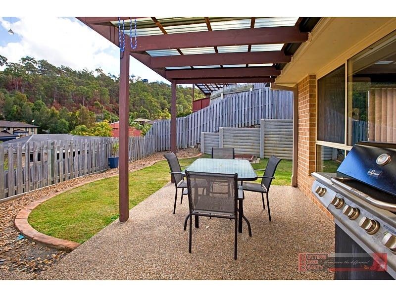 12 Pago Terrace, Pacific Pines QLD 4211