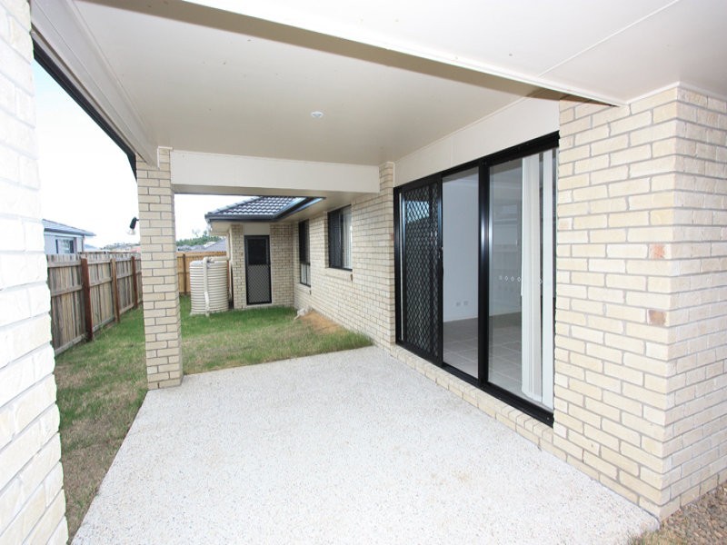 28 BELLINGER KEY, Pacific Pines QLD 4211