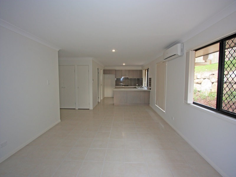 28 BELLINGER KEY, Pacific Pines QLD 4211
