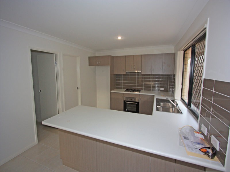 28 BELLINGER KEY, Pacific Pines QLD 4211