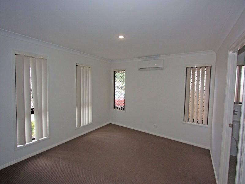 28 BELLINGER KEY, Pacific Pines QLD 4211