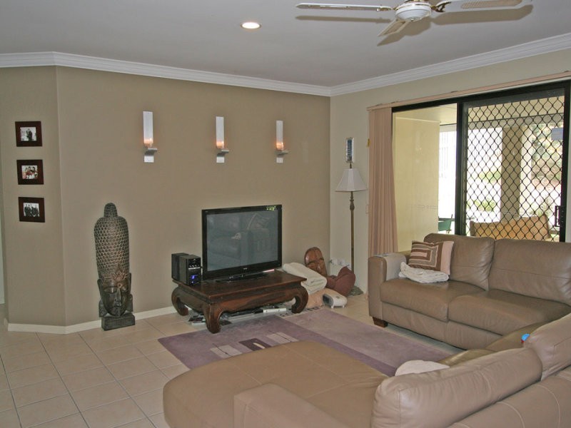 7 HEMES CLOSE, Pacific Pines QLD 4211