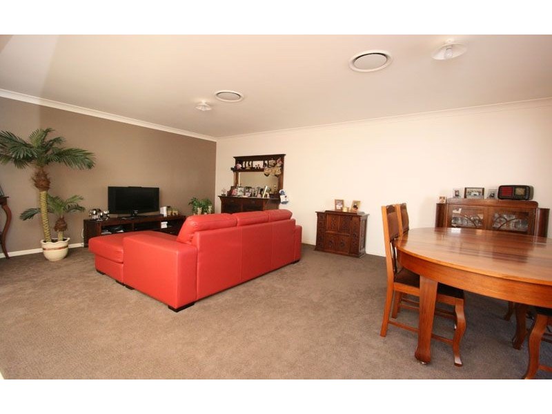 15 Osmond Court, Pacific Pines QLD 4211