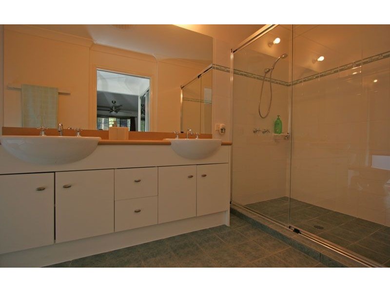 15 Osmond Court, Pacific Pines QLD 4211