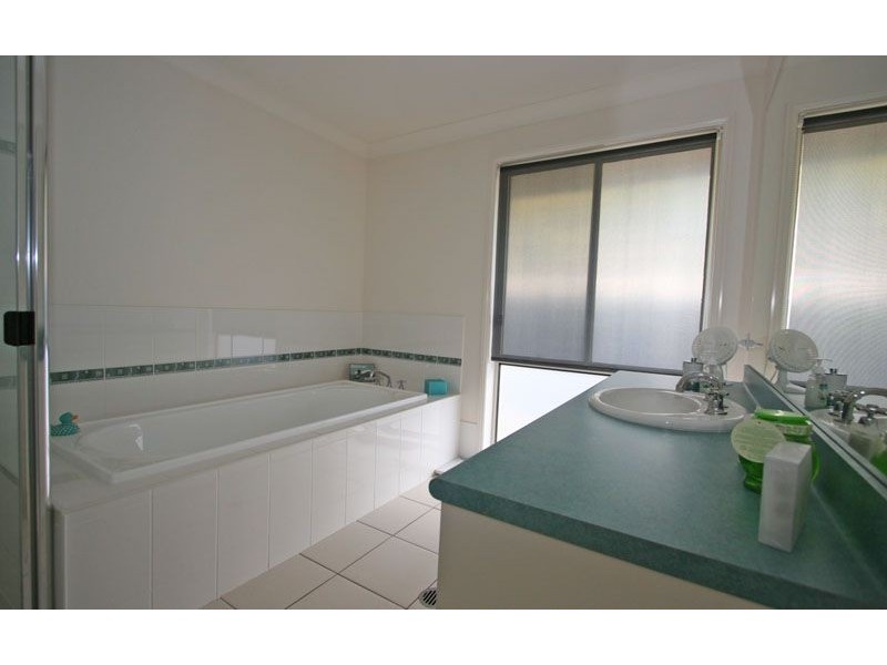 15 Osmond Court, Pacific Pines QLD 4211