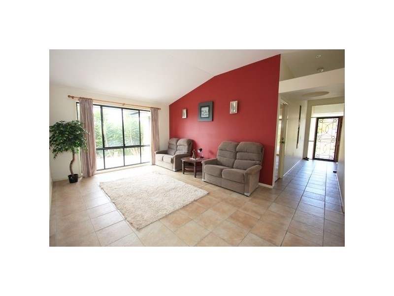 5 Heatons Crescent, Pacific Pines QLD 4211