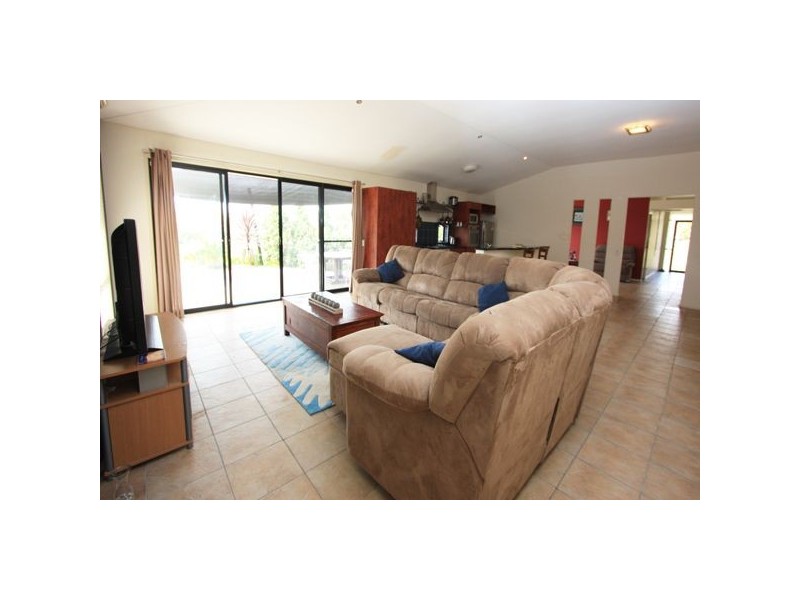 5 Heatons Crescent, Pacific Pines QLD 4211