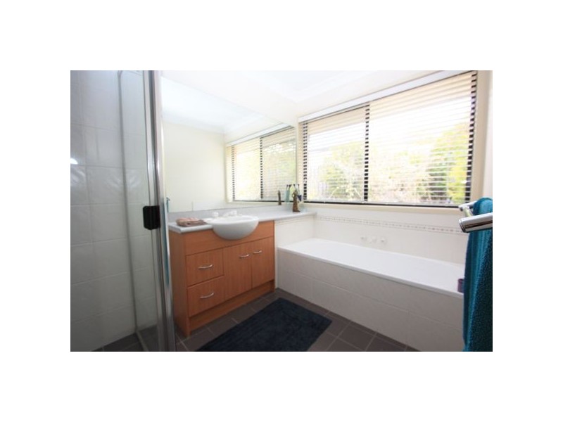 5 Heatons Crescent, Pacific Pines QLD 4211