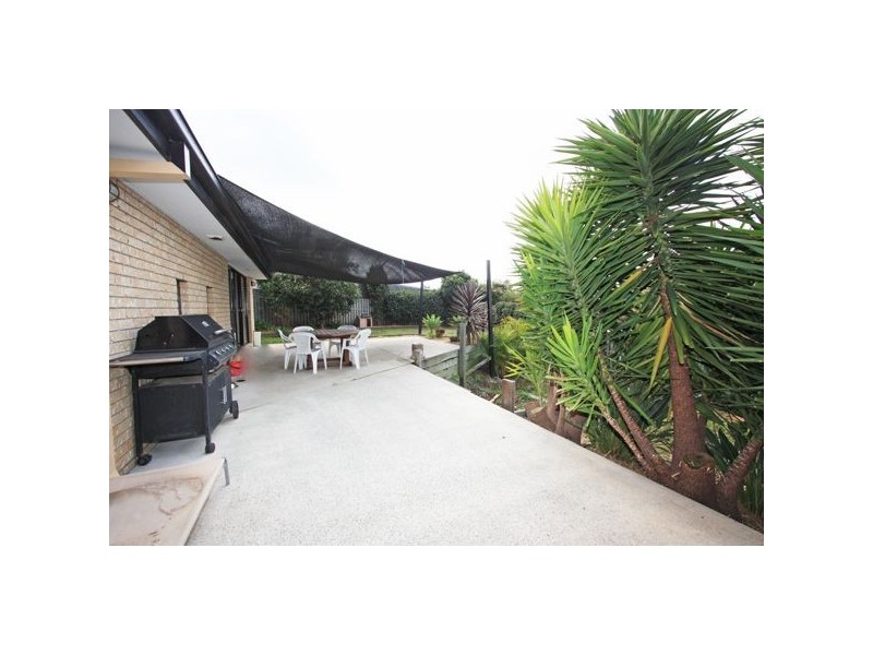 5 Heatons Crescent, Pacific Pines QLD 4211